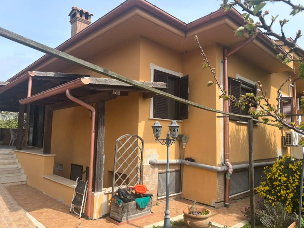 Villa a Anzio in Via Casal di Claudia, 76 - Foto 2
