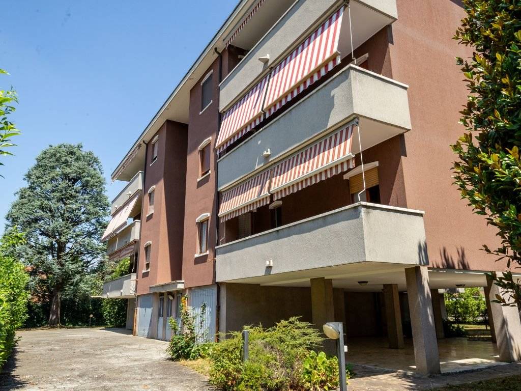 Appartamento a Arcore in Via San Gregorio, 49 - Foto 2