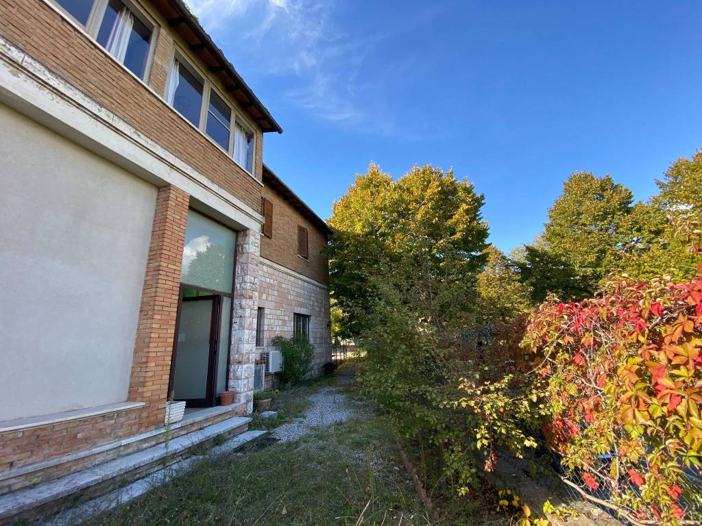 Palazzo / stabile a Perugia in Via Romana, 31 - Foto 4