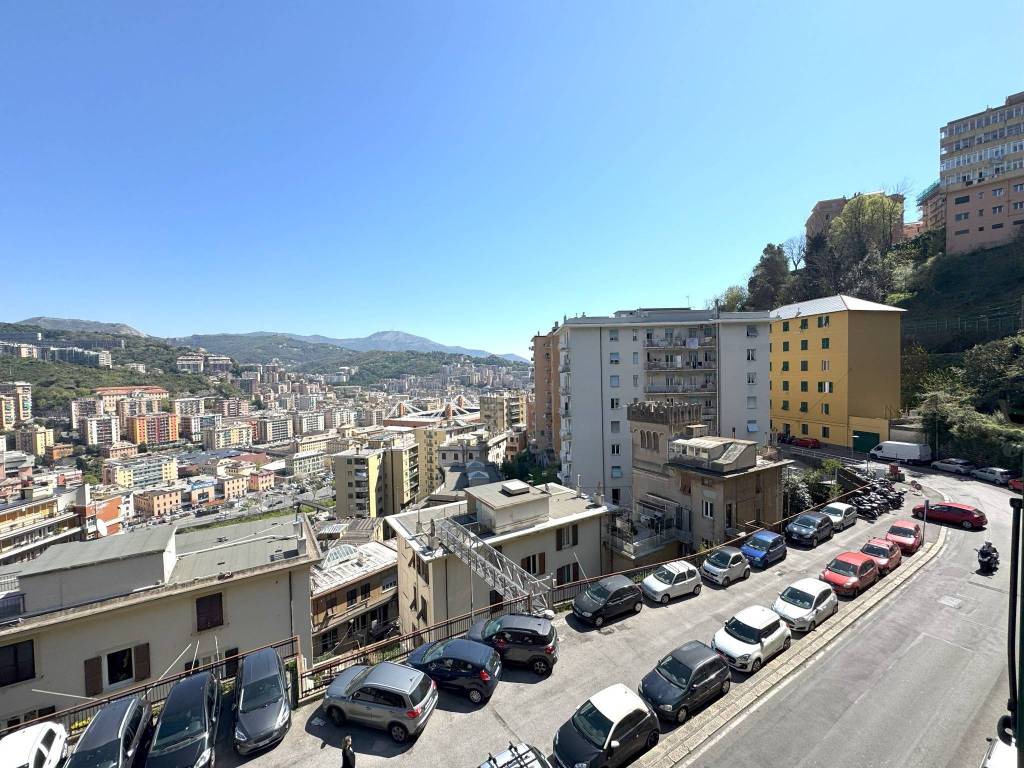 Appartamento a Genova in Via Antonio Burlando, 12 - Foto 2