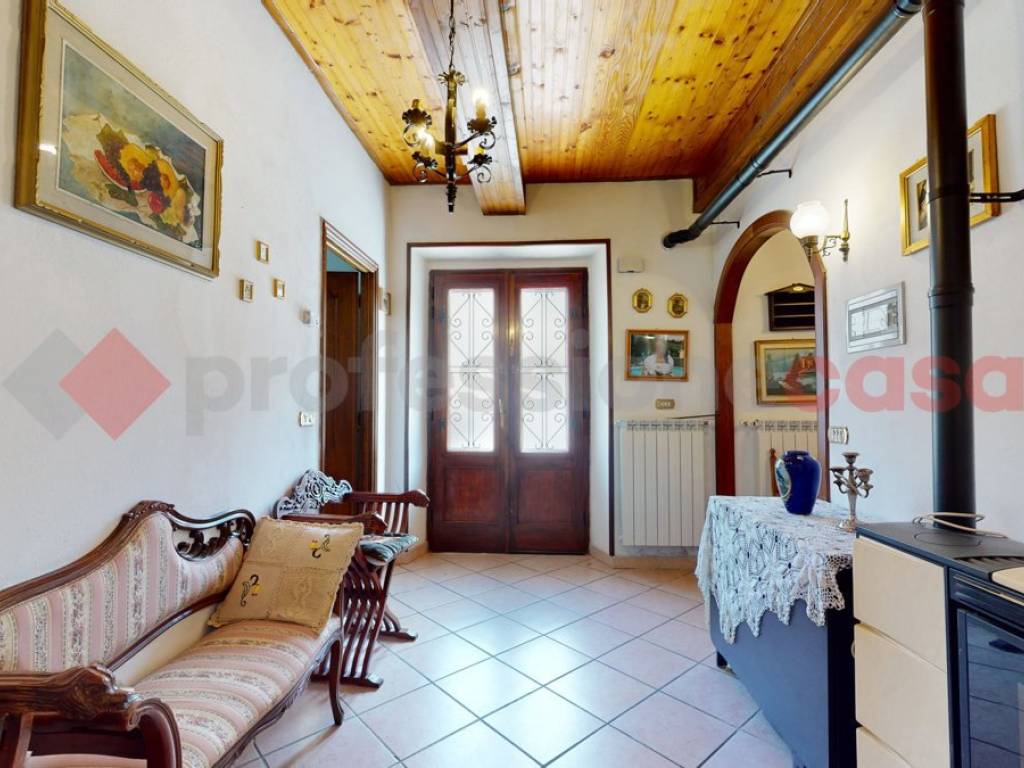 Appartamento a Minucciano in Via Vittorio Emanuele Gorfigliano, 26 - Foto 2