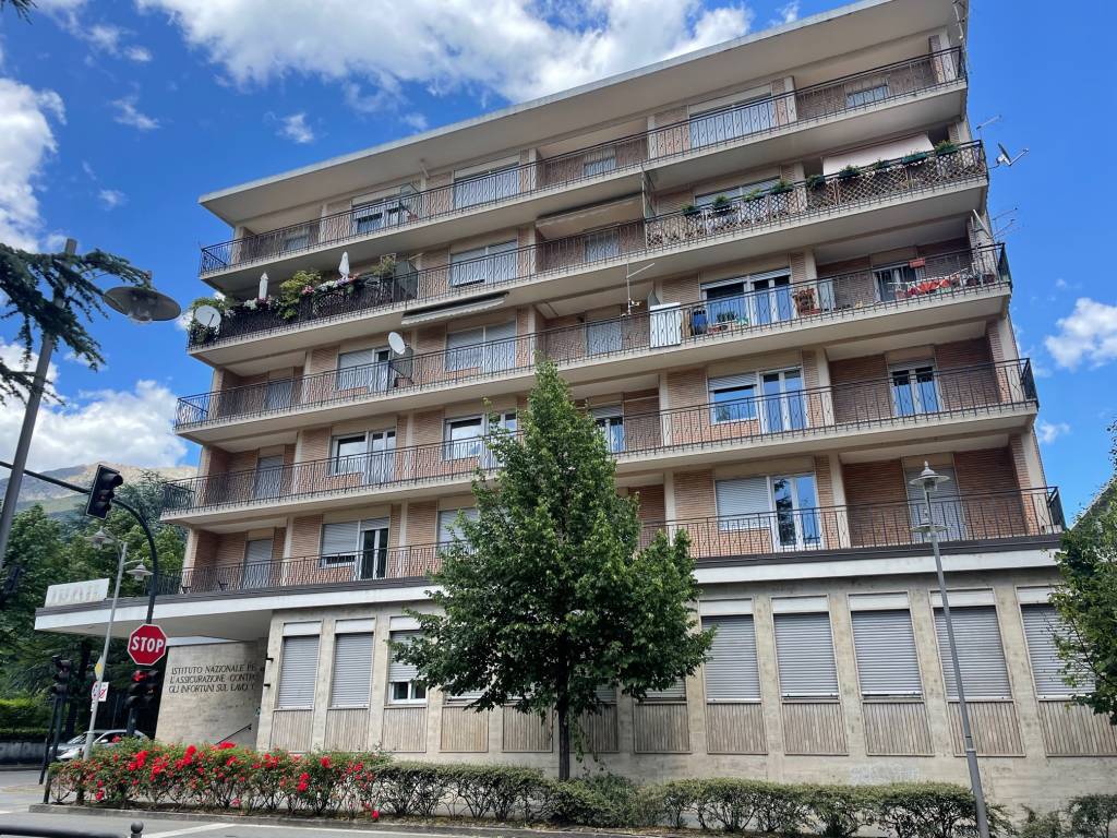 Palazzo / stabile a Aosta in Viale Federico Chabod, 2 - Foto 2
