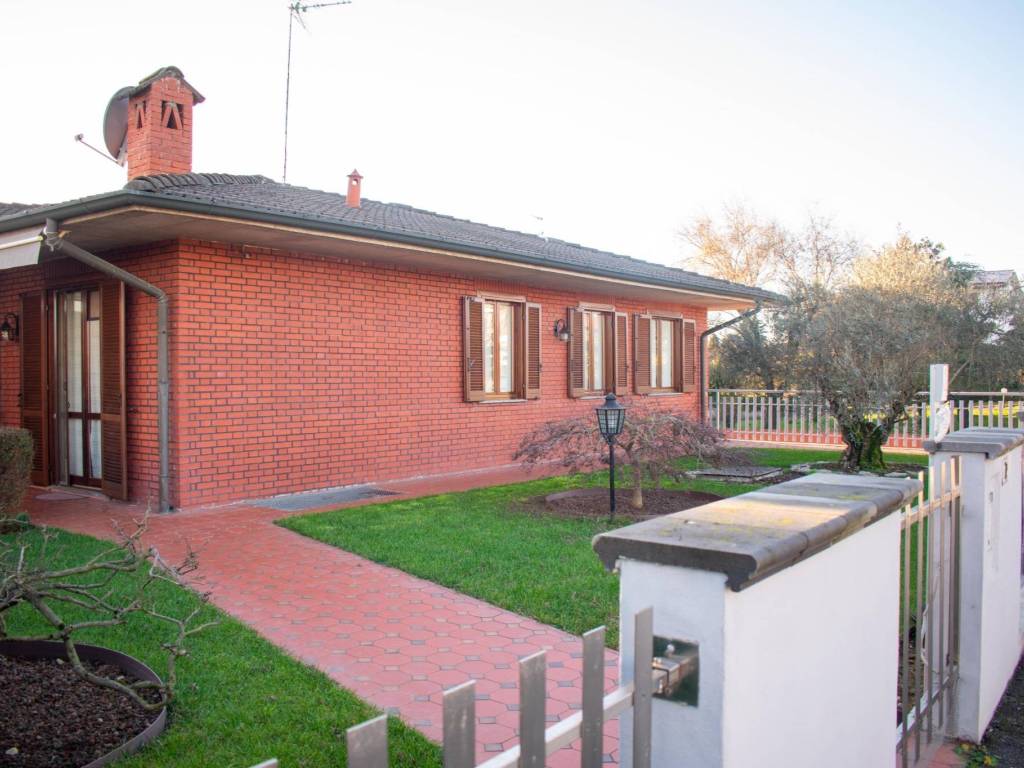 Villa a Fara gera d'adda in Via Aldo Moro - Foto 4
