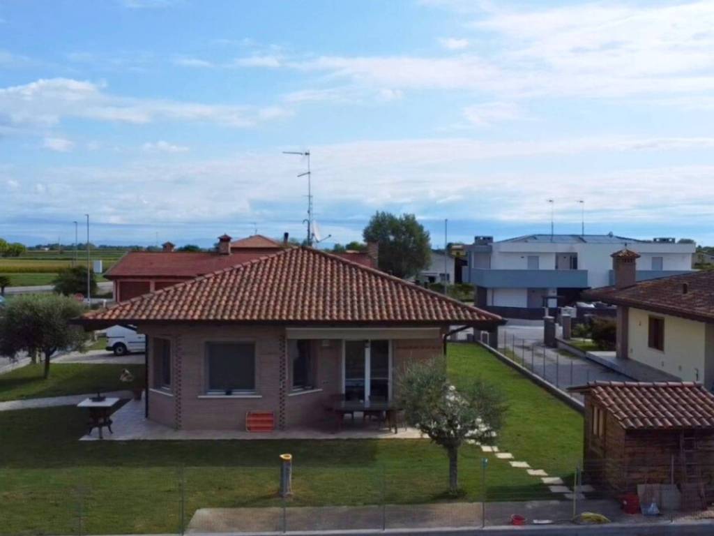 Villa a Latisana in Via Laguna - Foto 2