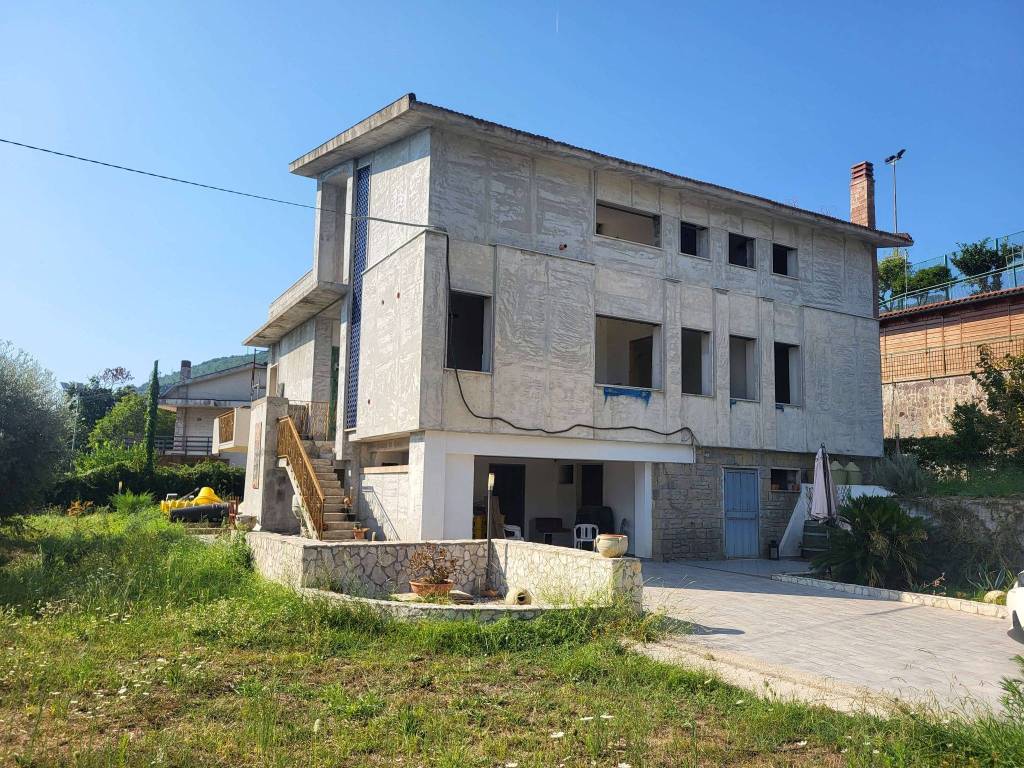 Villa a Cava de' tirreni in Via Gioacchino Trezza - Foto 2