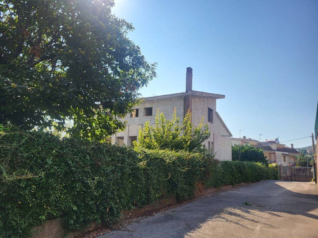 Villa a Cava de' tirreni in Via Gioacchino Trezza - Foto 4