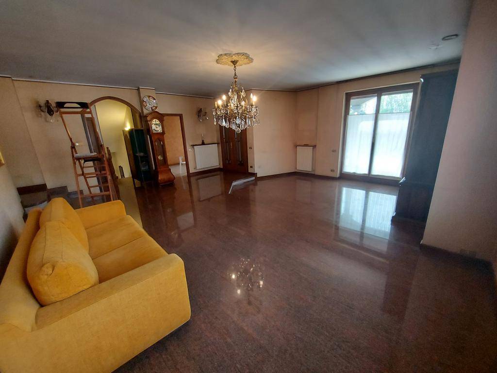 Villa a Castelletto sopra ticino in Via Riale - Foto 2