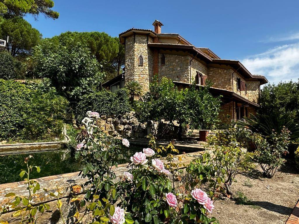 Villa a Caltanissetta in Viale Luigi Monaco, 42 - Foto 2