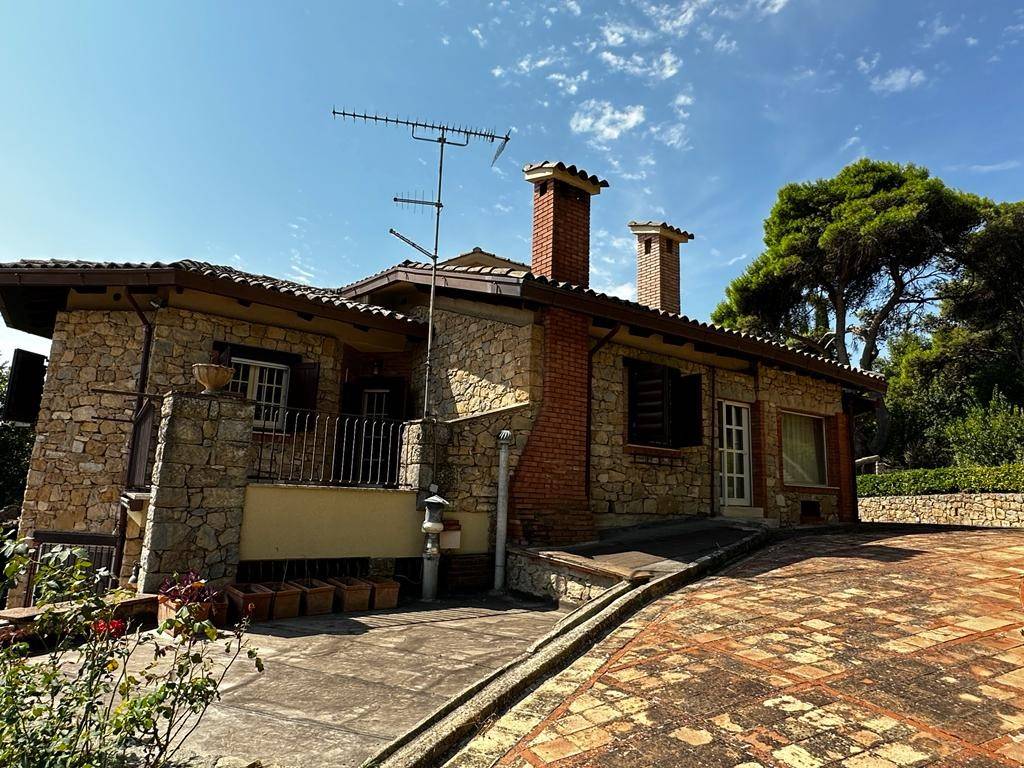Villa a Caltanissetta in Viale Luigi Monaco, 42 - Foto 4