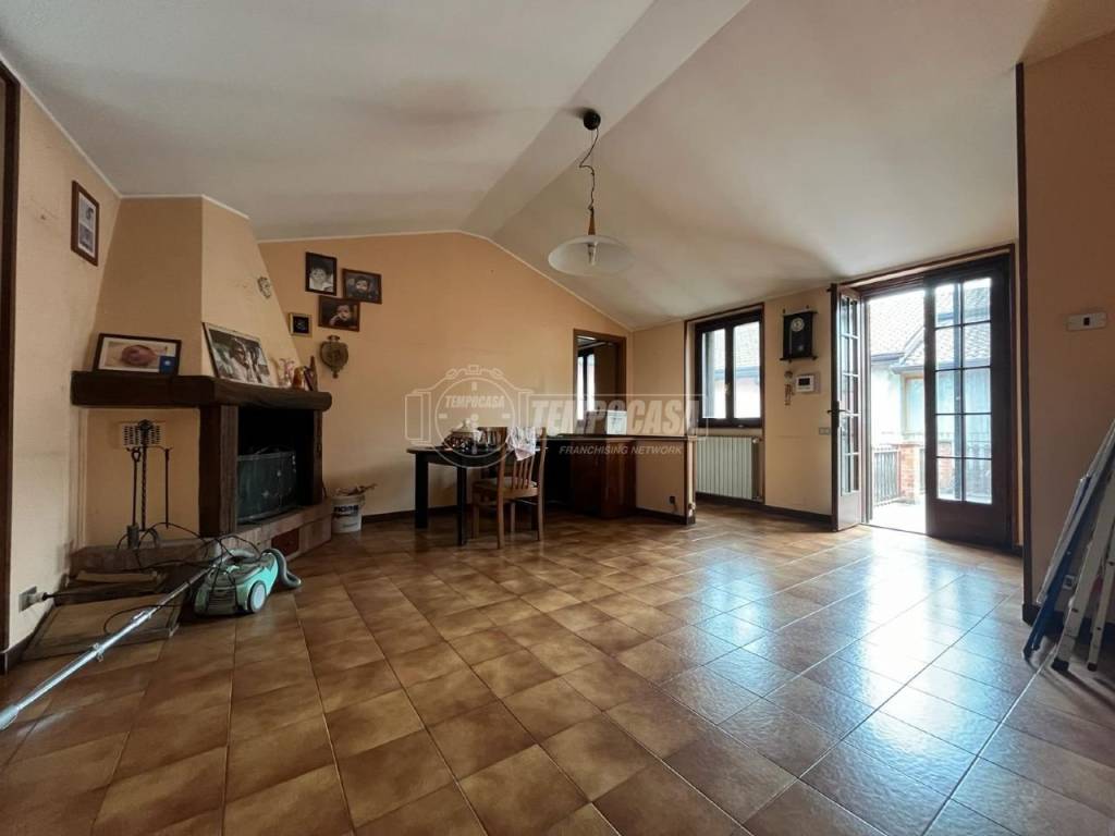 Casa indipendente a Molteno in Via Roma - Foto 2