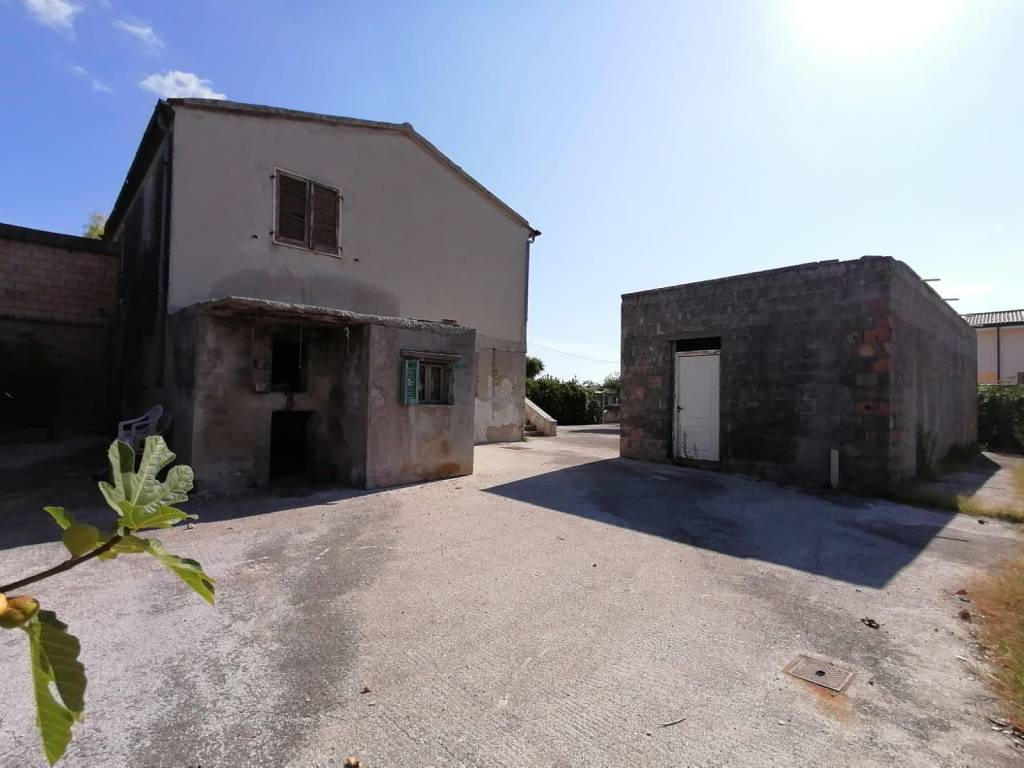 Casa indipendente a Nereto in Via Parignano - Foto 3