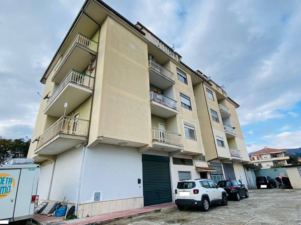 Appartamento a Lamezia terme in Via Del Progresso - Foto 2