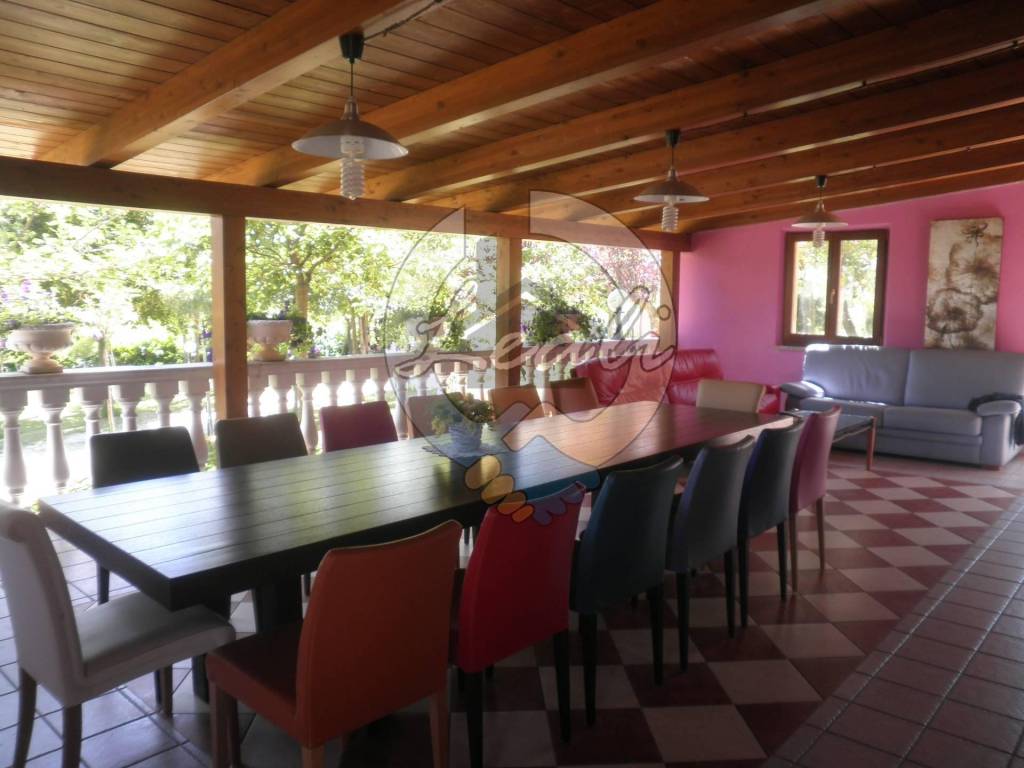 Villa a Camporotondo di fiastrone in C.DA CASENUOVE - Foto 5