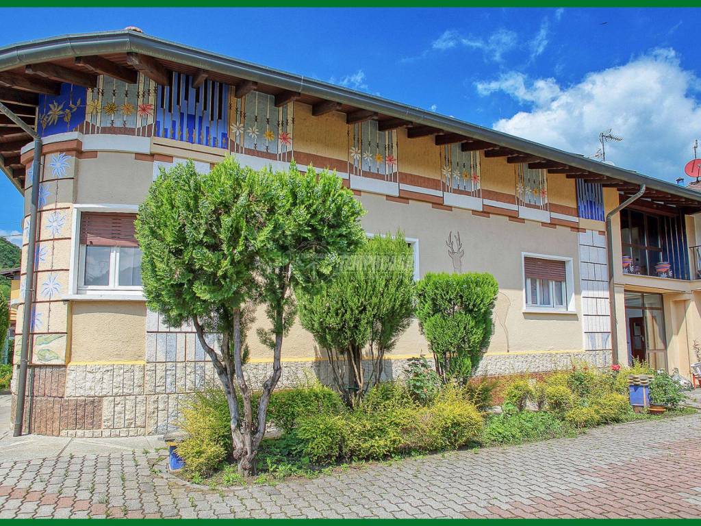 Villa a Bisuschio in Via Luigi Settembrini - Foto 2