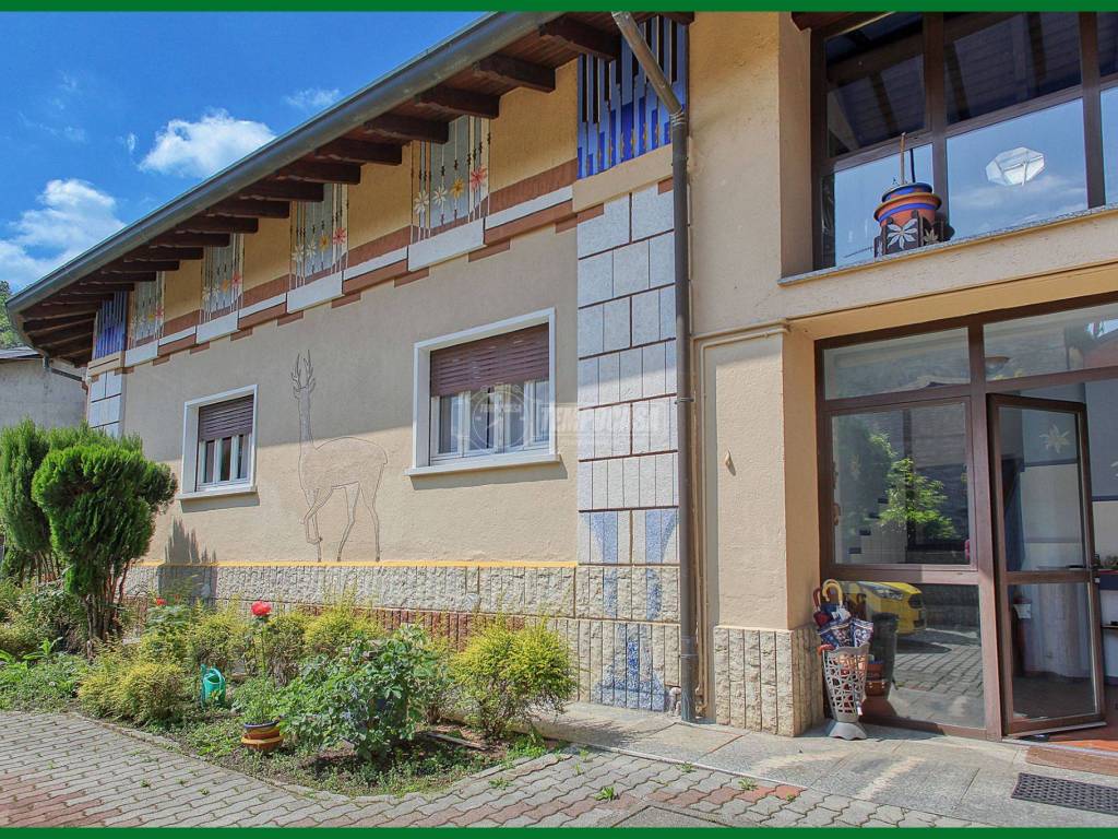 Villa a Bisuschio in Via Luigi Settembrini - Foto 3