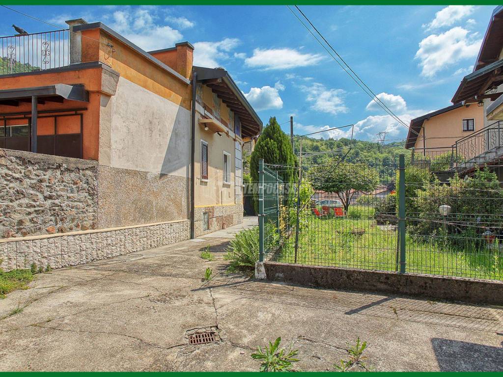 Villa a Bisuschio in Via Luigi Settembrini - Foto 5