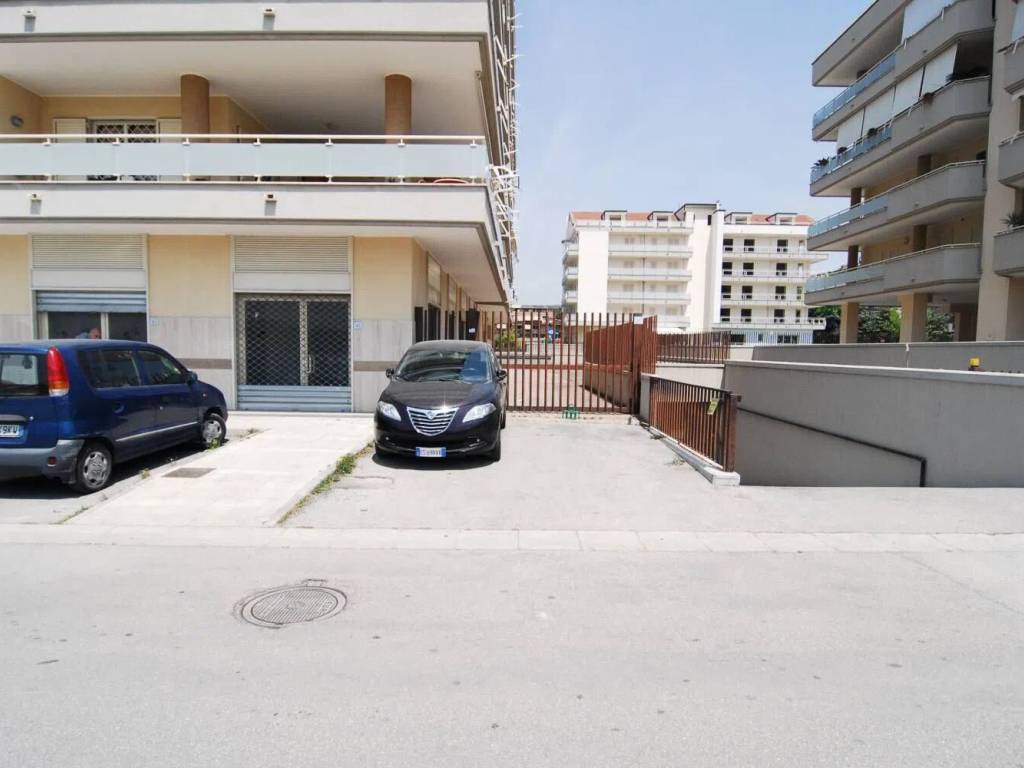 Box / garage a San nicola la strada in Via Salvatore Quasimodo, 49 - Foto 4