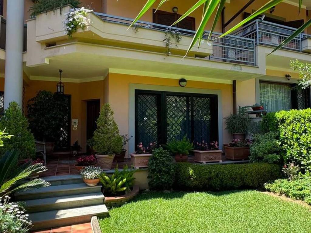Villa a Caserta in Via Emanuele De Cillis, 21 - Foto 3
