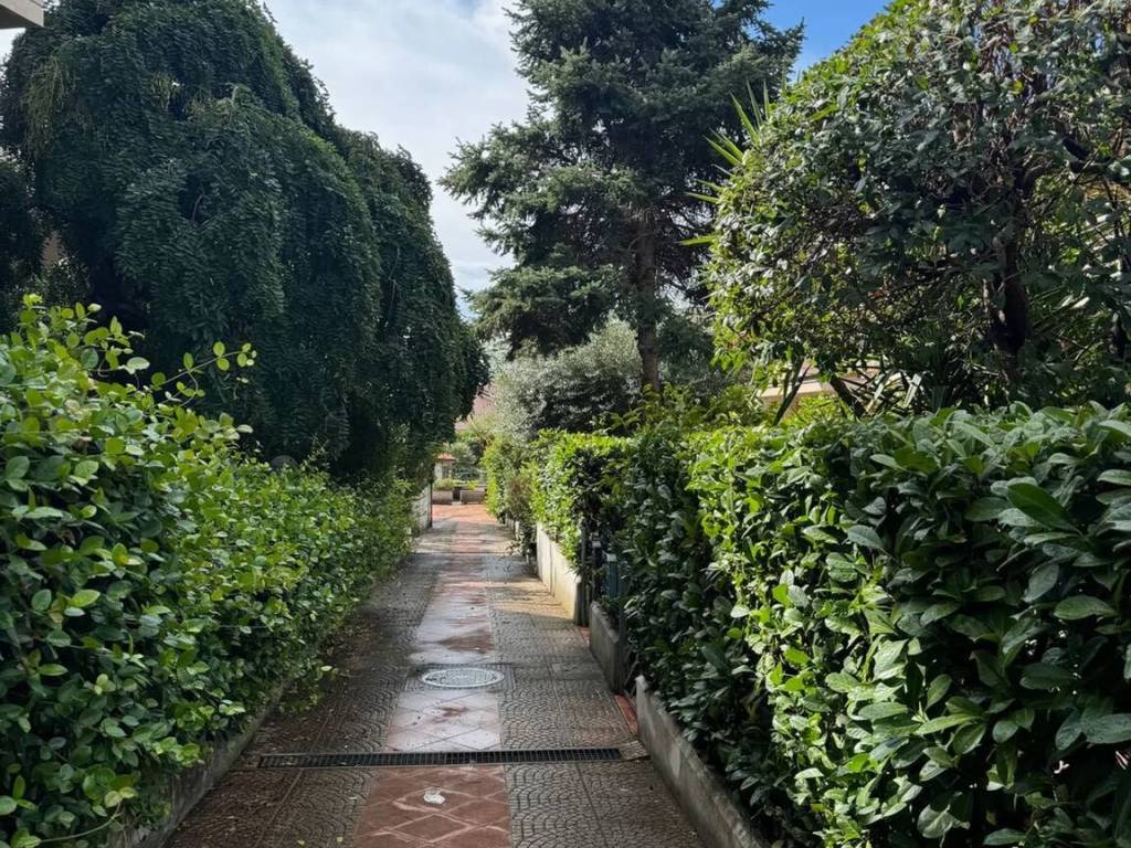 Villa a Caserta in Via Emanuele De Cillis, 21 - Foto 4