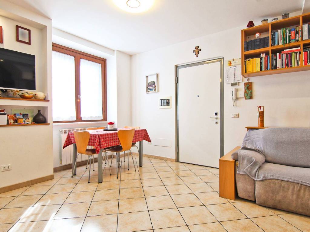 Appartamento a Cogliate in Via Armando Diaz - Foto 5