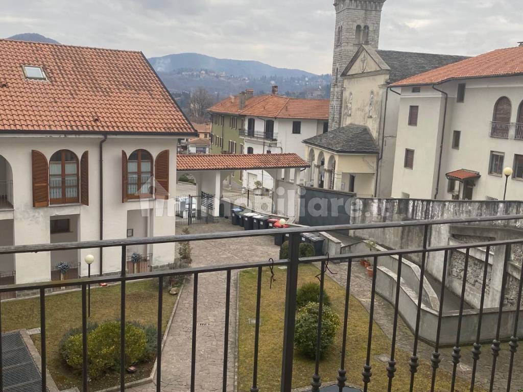 Appartamento a Pella in Piazza Don Giuliano Ravedoni - Foto 1
