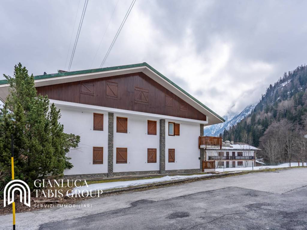 Appartamento a Courmayeur in Strada della Vittoria, 23 - Foto 3
