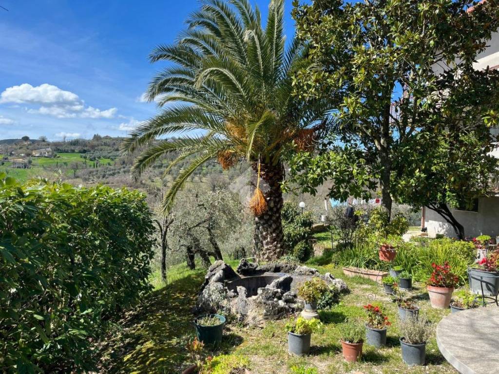 Villa a Amelia in STRADA SANTA MARIA DI CECANIBBIO, 10 - Foto 2