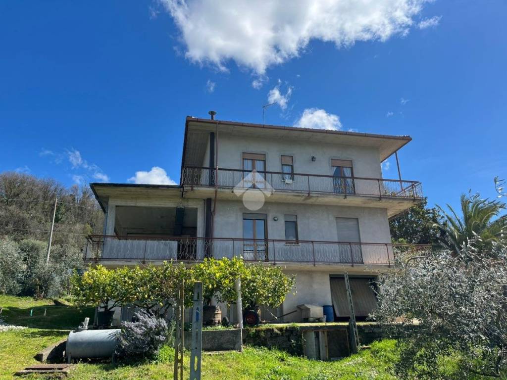 Villa a Amelia in STRADA SANTA MARIA DI CECANIBBIO, 10 - Foto 4