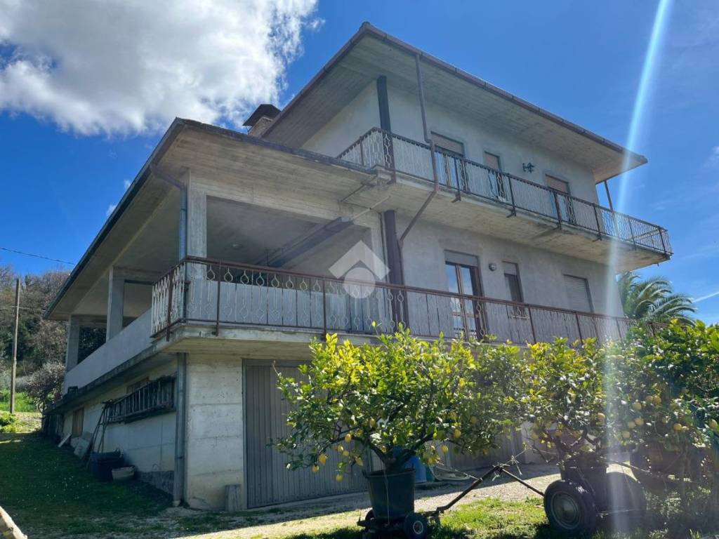 Villa a Amelia in STRADA SANTA MARIA DI CECANIBBIO, 10 - Foto 5