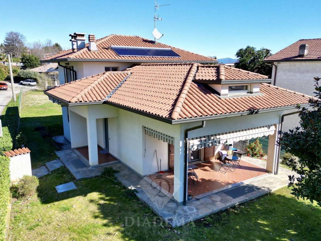 Villa a Sumirago in Via Cesare Battisti, 3 - Foto 2