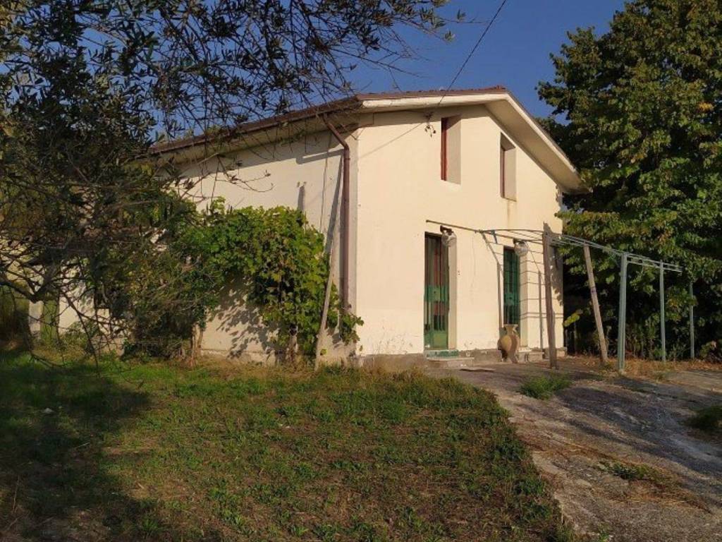 Villa a Gesualdo in Contrada Sterpara Di Veronica S.N.C. - Foto 2