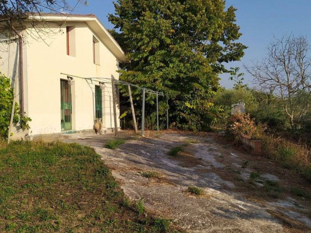 Villa a Gesualdo in Contrada Sterpara Di Veronica S.N.C. - Foto 3