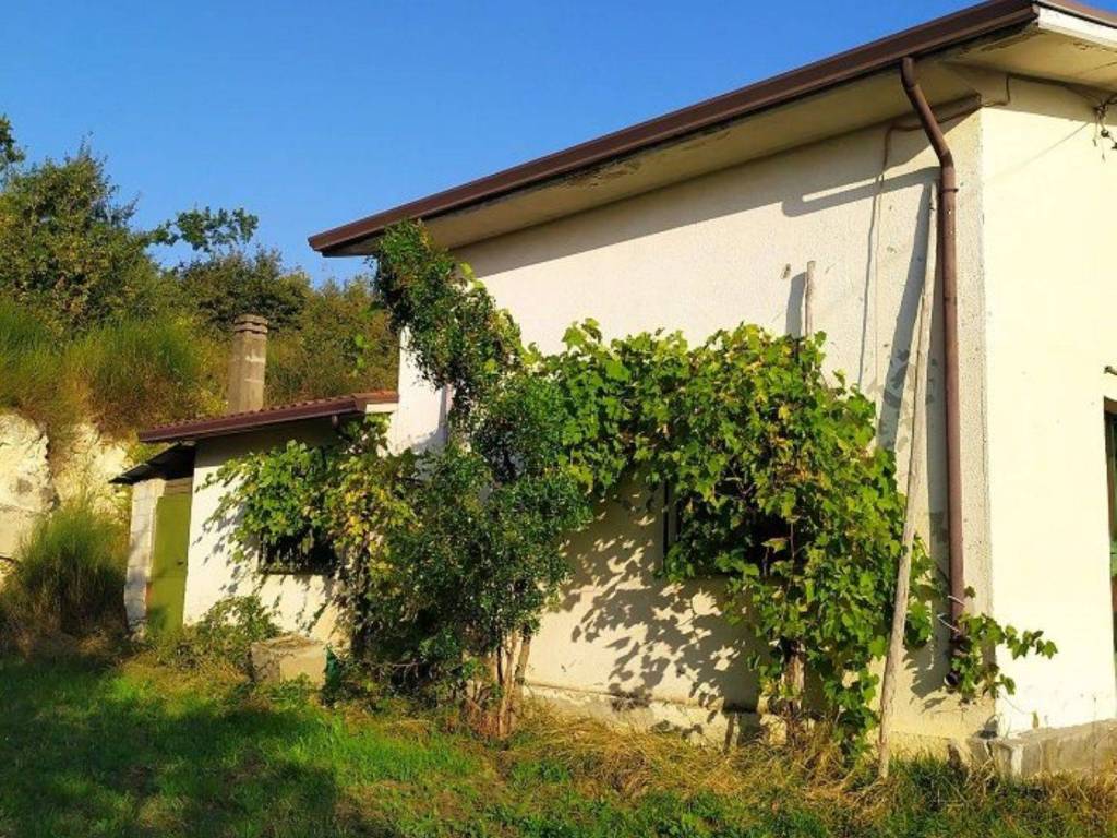 Villa a Gesualdo in Contrada Sterpara Di Veronica S.N.C. - Foto 4
