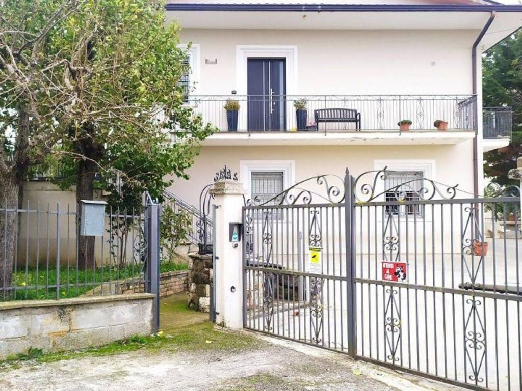 Villa a Gesualdo in Via Carpiniello S.N.C. - Foto 4
