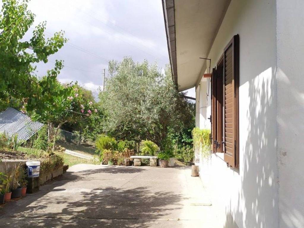 Villa a Villanova del battista in Contrada Piscioli S.N.C. - Foto 4