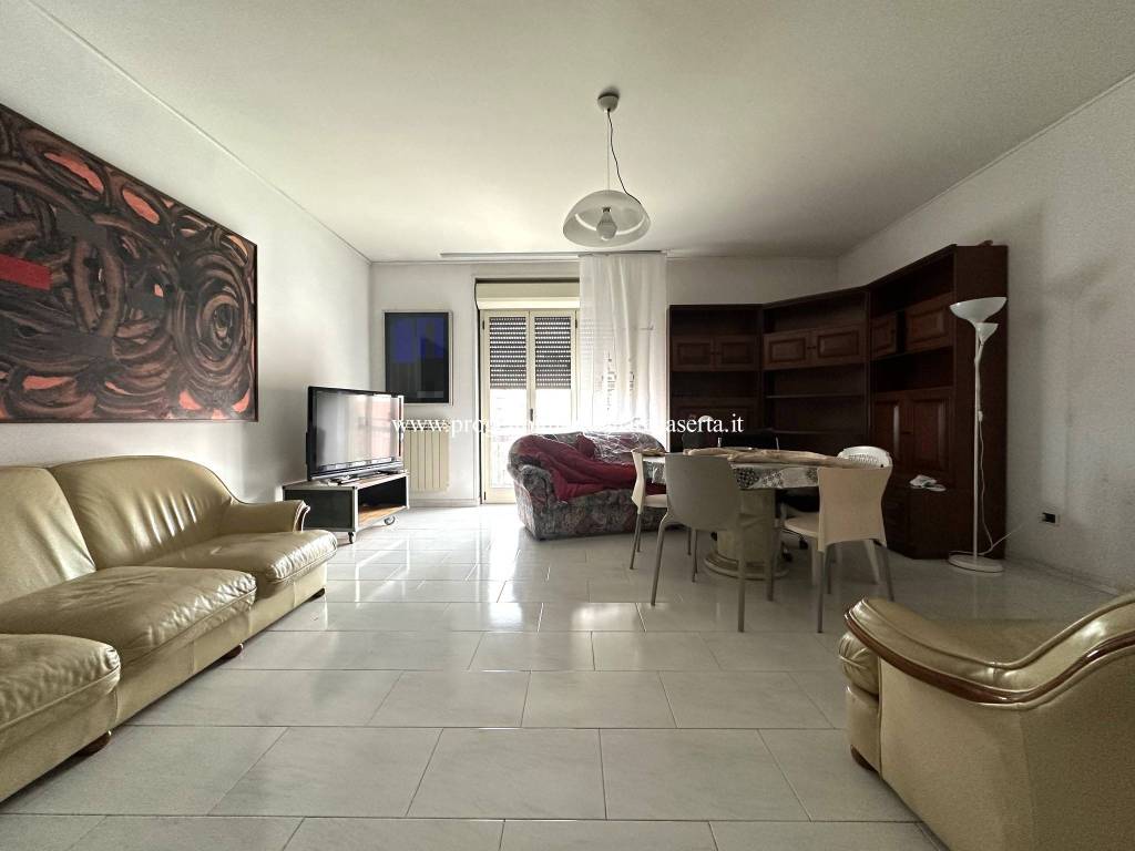 Appartamento a Caserta in Via Giulio Antonio Acquaviva - Foto 2