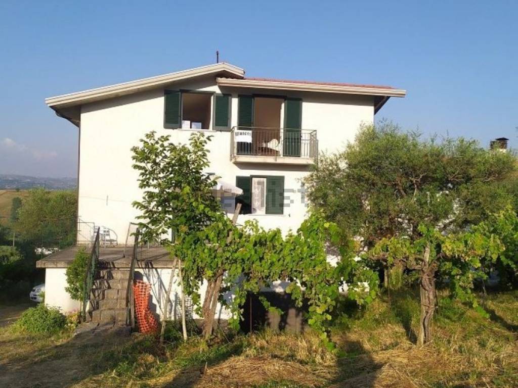 Villa a Paternopoli in Contrada Graffure S.N.C. - Foto 2