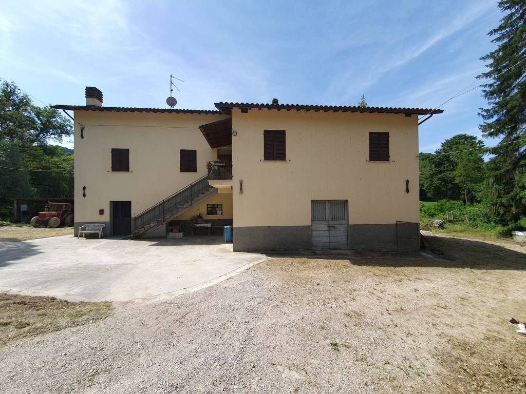 Rustico / casale a Gubbio in Strada Statale di Gubbio e Pian d'Assino - Foto 2