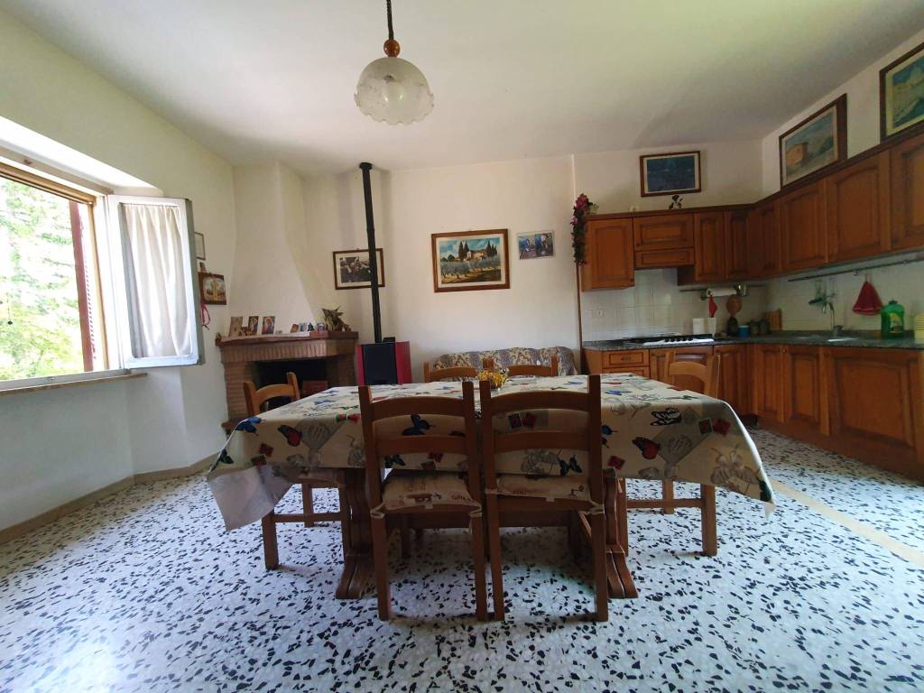 Rustico / casale a Gubbio in Strada Statale di Gubbio e Pian d'Assino - Foto 5