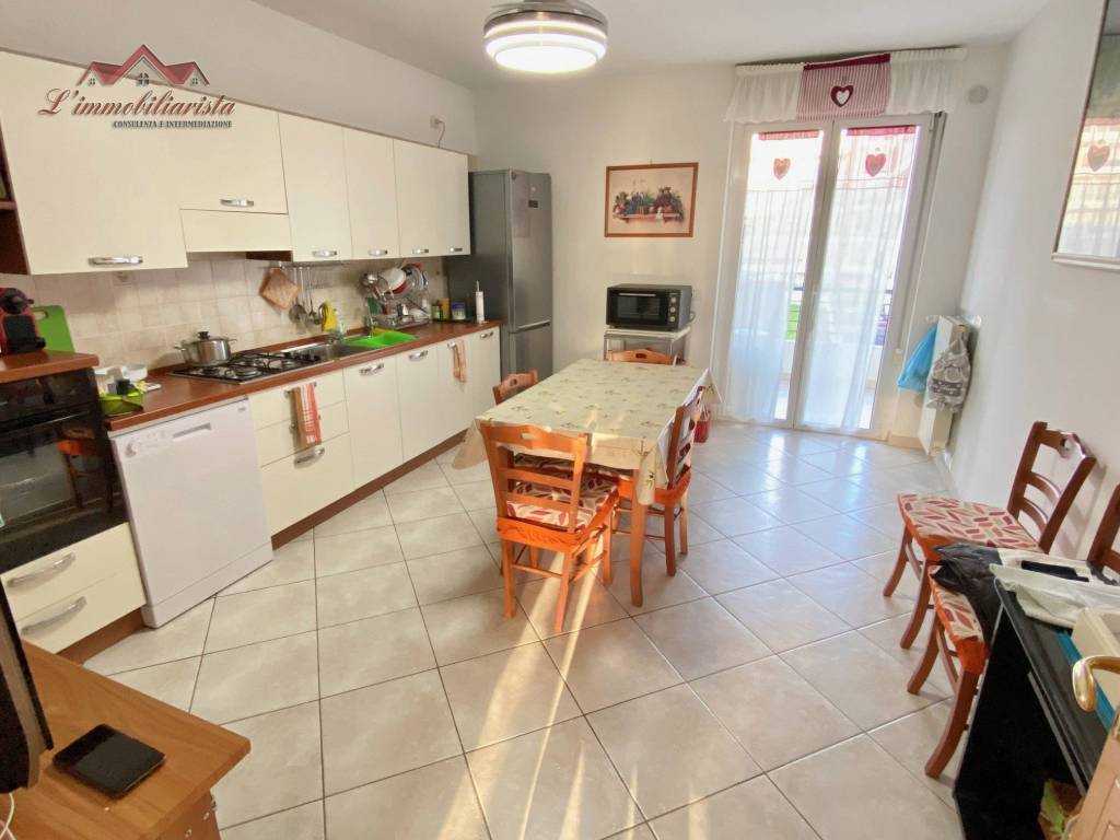 Appartamento a Valenzano in Via Martiri di Nassirya - Foto 5