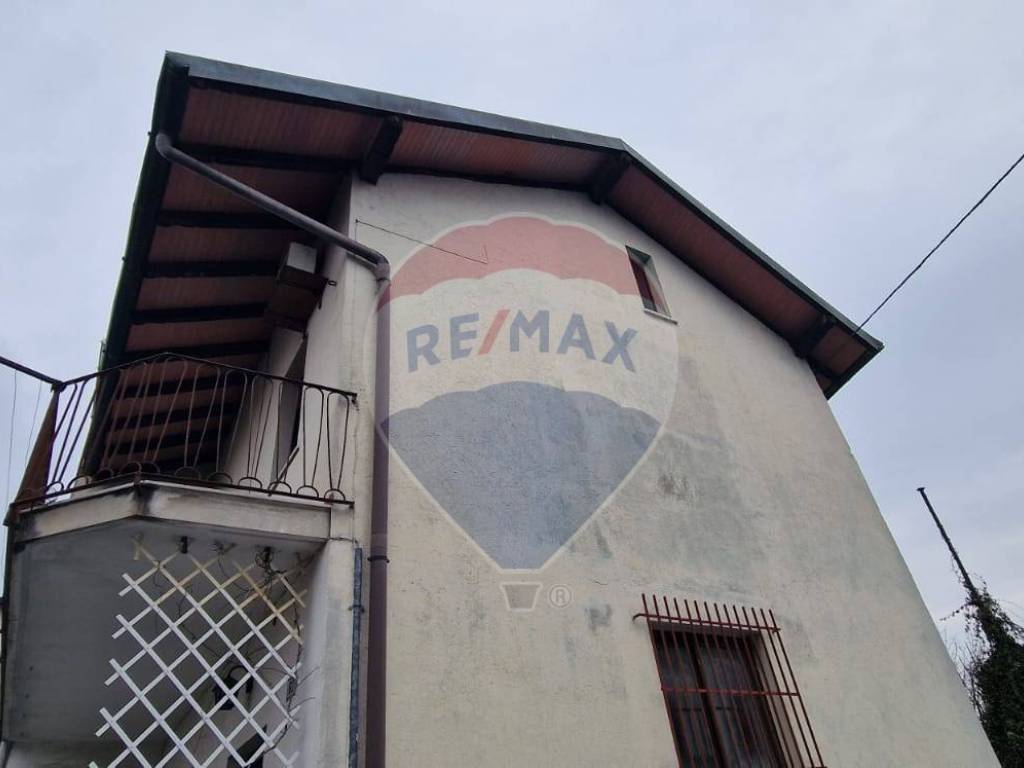 Appartamento a Cardano al campo in Via Garibaldi, 62 - Foto 2