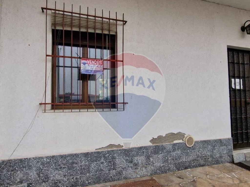 Appartamento a Cardano al campo in Via Garibaldi, 62 - Foto 3