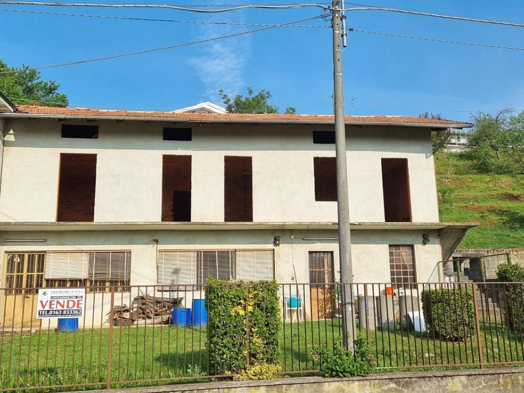 Casa indipendente a Gattinara in Via Castellazzo, 13 - Foto 2