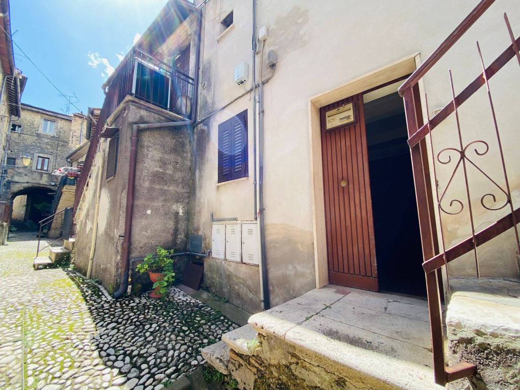 Appartamento a Frasso sabino in Piazza Sforza Cesarino - Foto 2