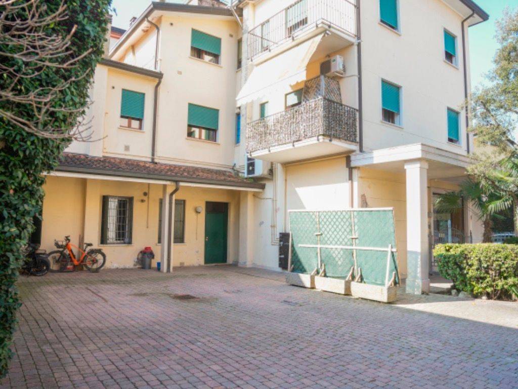 Palazzo / stabile a Abano terme in Via Marzia, 22 - Foto 2