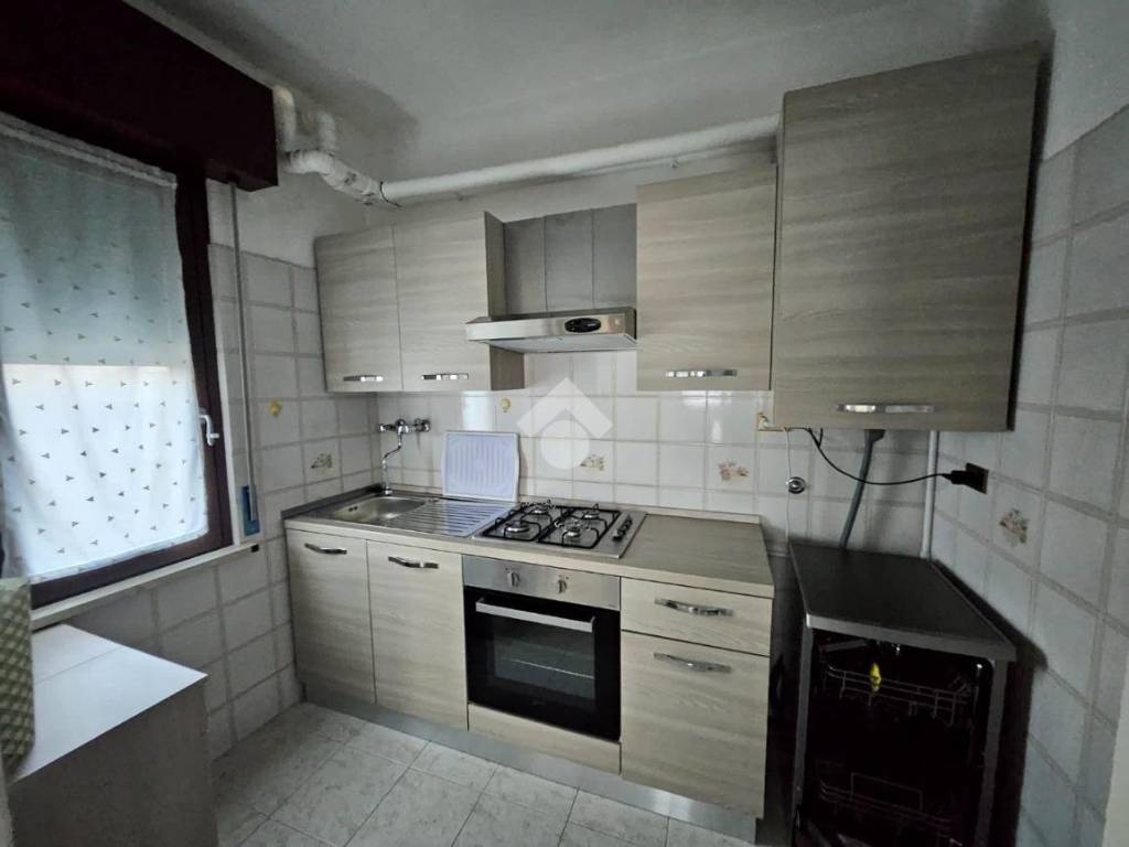 Appartamento a San giovanni lupatoto in Via C. Battisti - Foto 4
