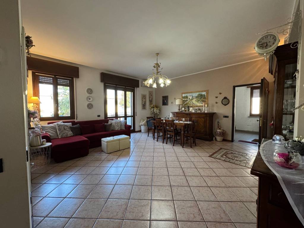 Appartamento a Cantù in Via Lario - Foto 3