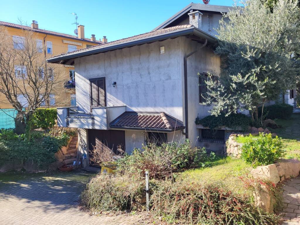 Villa a Carnago in Via Giuseppe Galliano, 21 - Foto 2