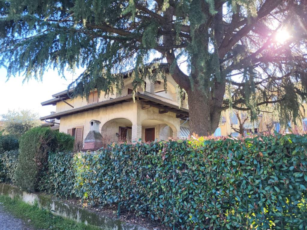 Villa a Carnago in Via Giuseppe Galliano, 21 - Foto 4