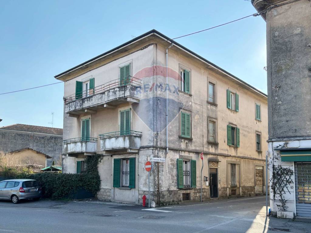 Appartamento a Tradate in VIA FRANCESCO BARACCA, 1 - Foto 2